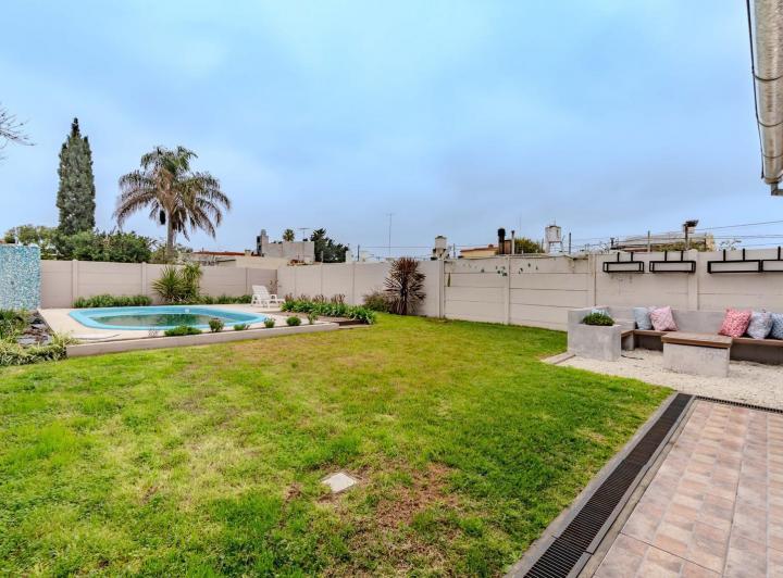 Casa · 215m² · 4 Ambientes · 1 Cochera