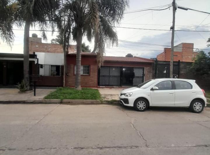 Casa · 100m² · 5 Ambientes · 2 Cocheras