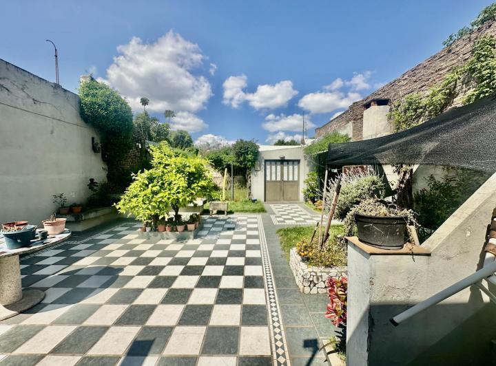 Casa · 200m² · 5 Ambientes · 1 Cochera