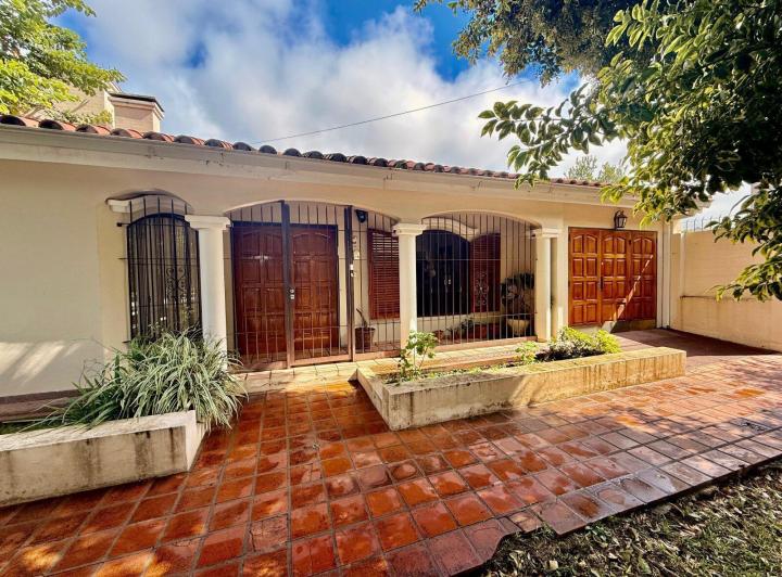 Casa · 149m² · 6 Ambientes · 1 Cochera