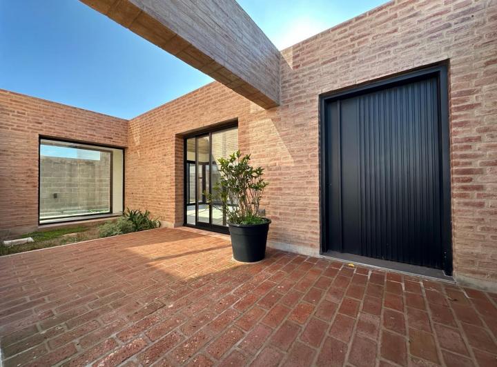 Casa · 150m² · 2 Dormitorios