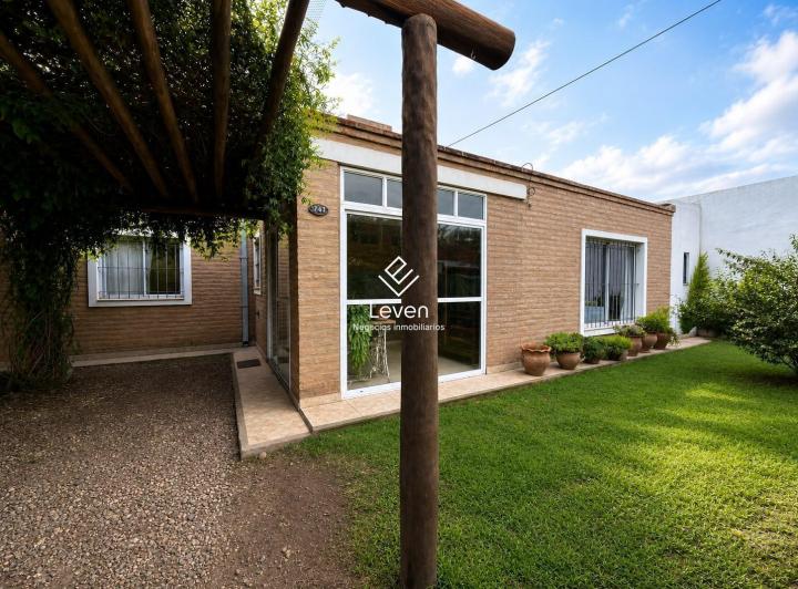 Casa · 144m² · 4 Ambientes · 2 Cocheras
