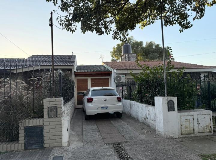 Casa · 120m² · 3 Dormitorios · 6 Cocheras
