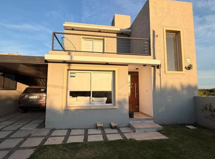 Casa · 190m² · 3 Cocheras