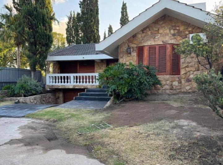 Casa · 184m² · 6 Ambientes