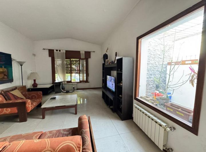 Casa · 384m² · 5 Ambientes · 1 Cochera