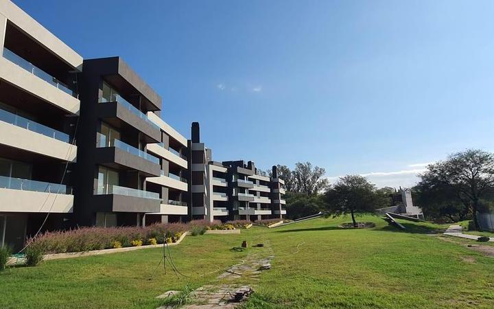 Departamento · 200m² · 6 Ambientes · 2 Cocheras