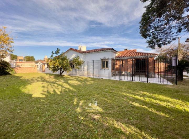 Casa · 241m² · 9 Ambientes · 2 Cocheras
