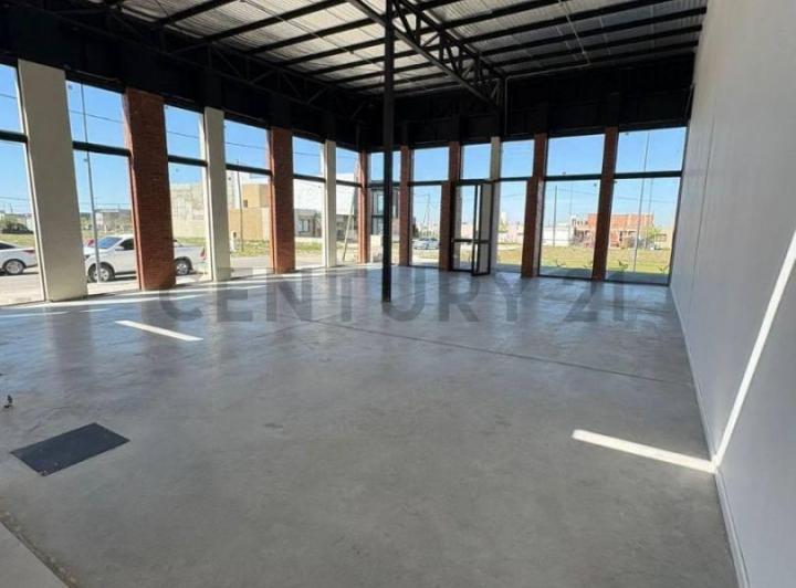 Local comercial · 80m² · 2 Ambientes · 6 Cocheras