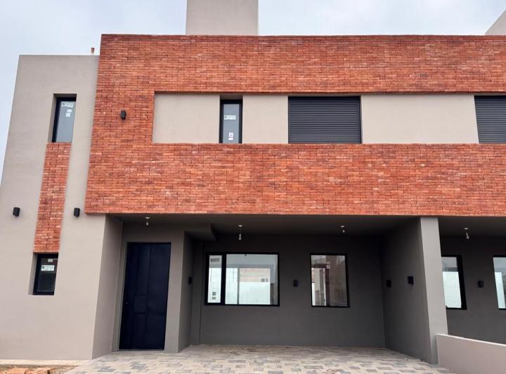 Casa · 170m² · 4 Ambientes · 2 Cocheras