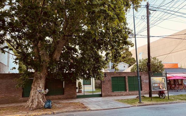 Terreno · 200m² · 6 Ambientes