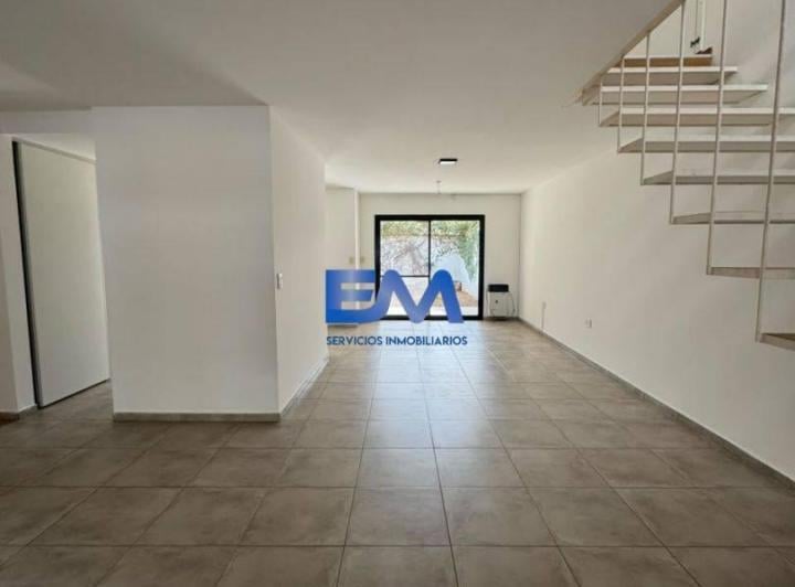 Casa · 180m² · 6 Ambientes · 1 Cochera