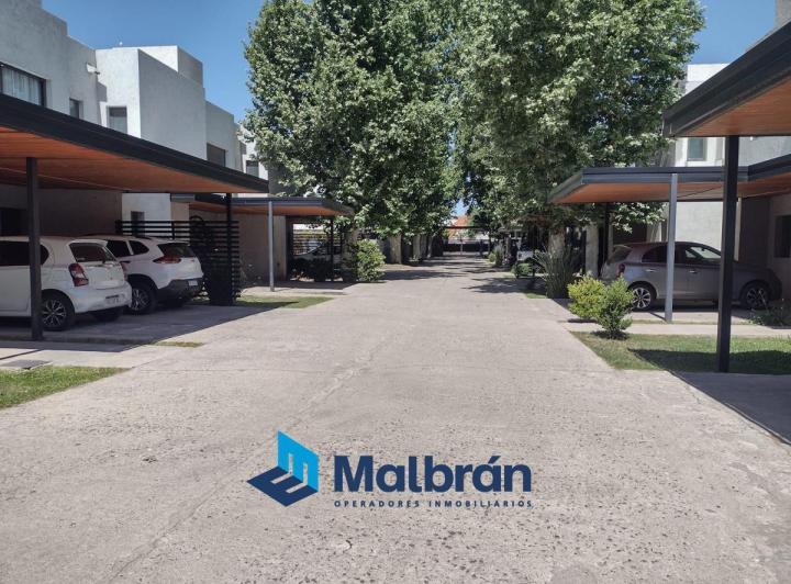 Casa · 150m² · 8 Ambientes · 2 Cocheras