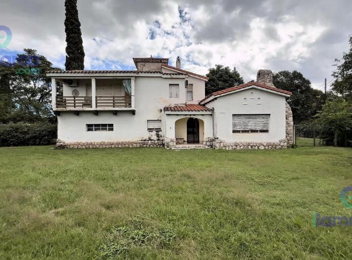 Casa · 200m² · 8 Ambientes · 1 Cochera
