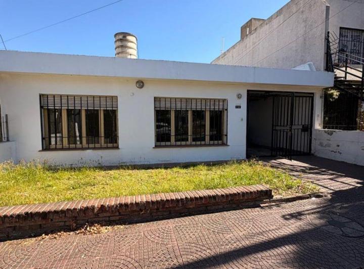 Casa · 90m² · 5 Ambientes · 2 Cocheras