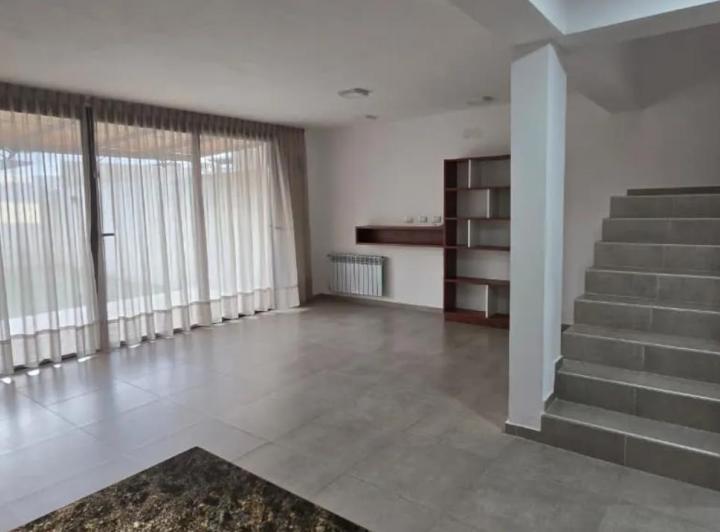 Casa · 143m² · 5 Ambientes · 1 Cochera