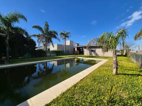 Casa en Venta en Punta Chacra, Roldan