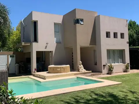 Casa en Venta en Pueblo Esther, Rosario