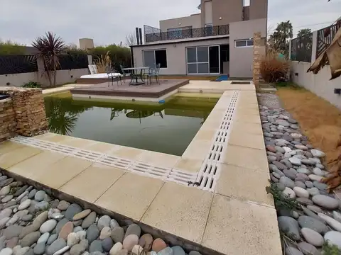 Casa en Venta en Punta Chacra, Roldan