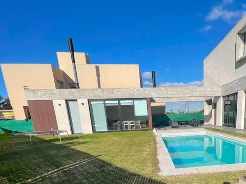 Casa en Venta en Pueblo Esther, Rosario