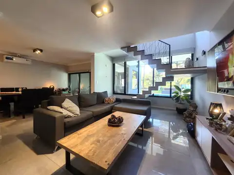 Casa en Venta en Pueblo Esther, Rosario