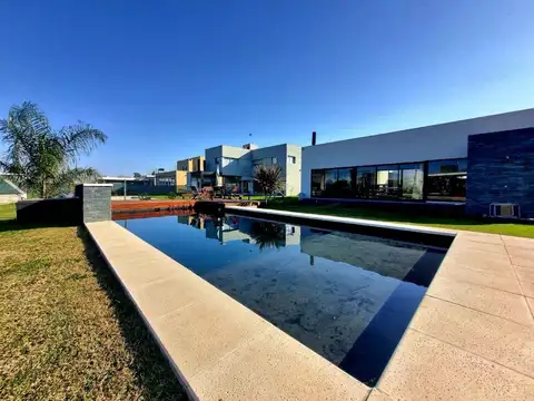 Casa en Venta en Puerto Roldan, Countries y Barrios Cerrados en Roldan