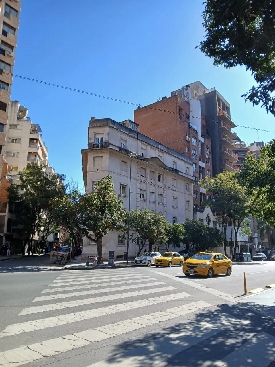 DPTO DE 3 DORMITORIOS Y 3 BAÑOS EN LA MEJOR ZONA DE NUEVA CBA, CATEGORIA!