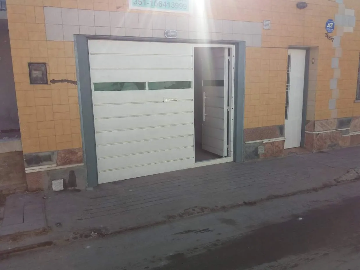 LINDO DEPTO CON COCHERA Y PATIO
