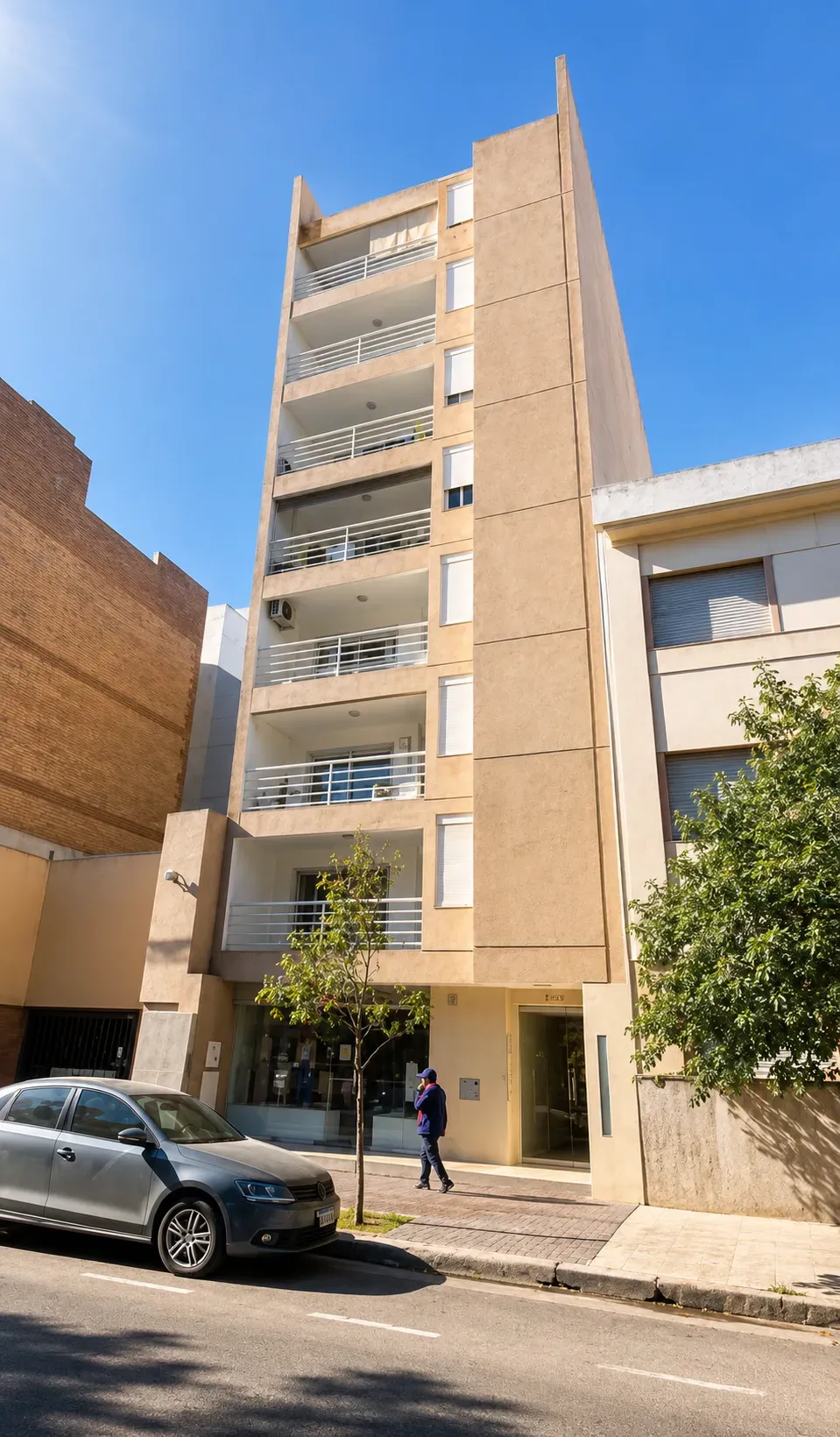 TREMENDA UBICACION FRENTE A PLAZA ALBERDI!!! - UN DORMITORIO - COCINA INTEGRADA