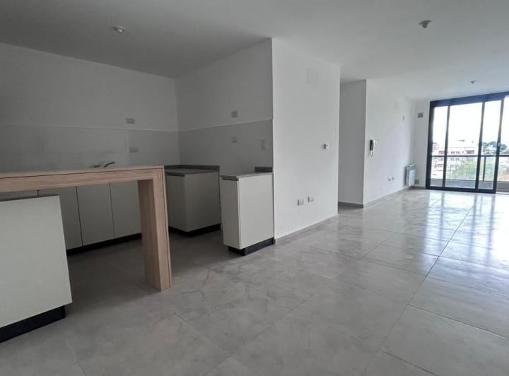 Departamento · 90m² · 6 Ambientes · 1 Cochera