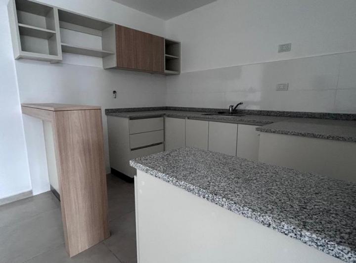 Departamento · 90m² · 6 Ambientes · 1 Cochera