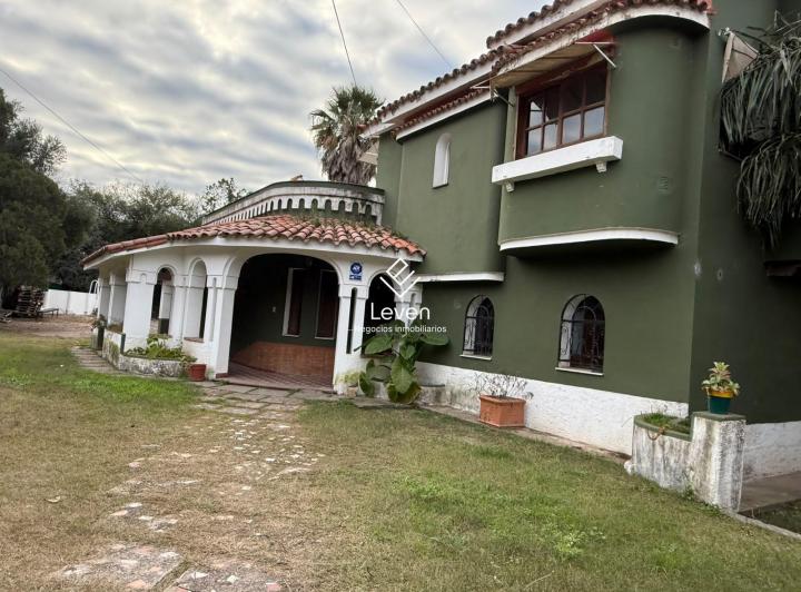 Casa · 250m² · 6 Ambientes · 1 Cochera