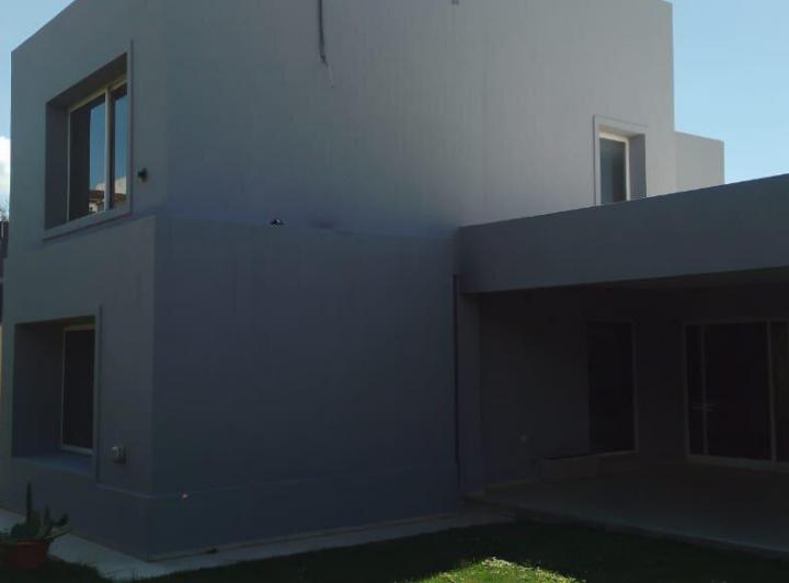 Casa · 200m² · 4 Ambientes