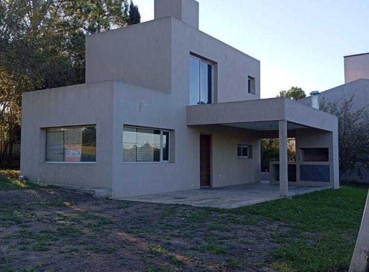 Casa · 74m² · 5 Ambientes · 1 Cochera