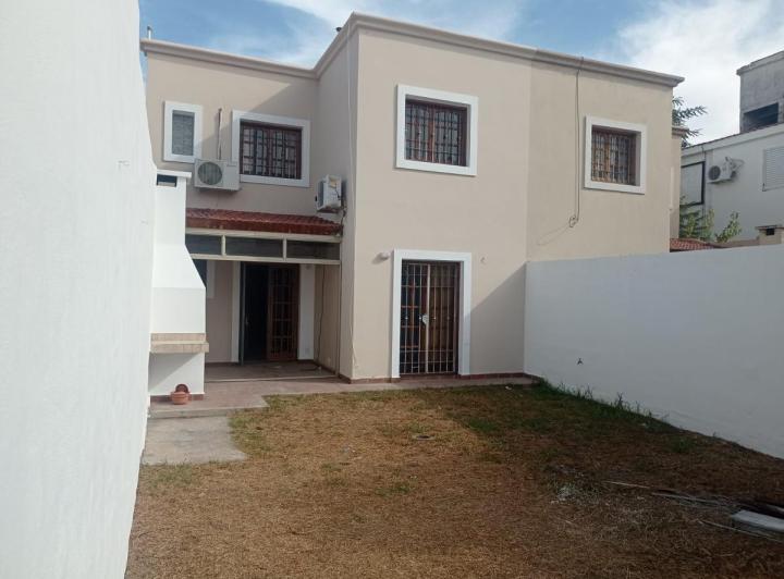 Casa · 153m² · 4 Ambientes · 2 Cocheras