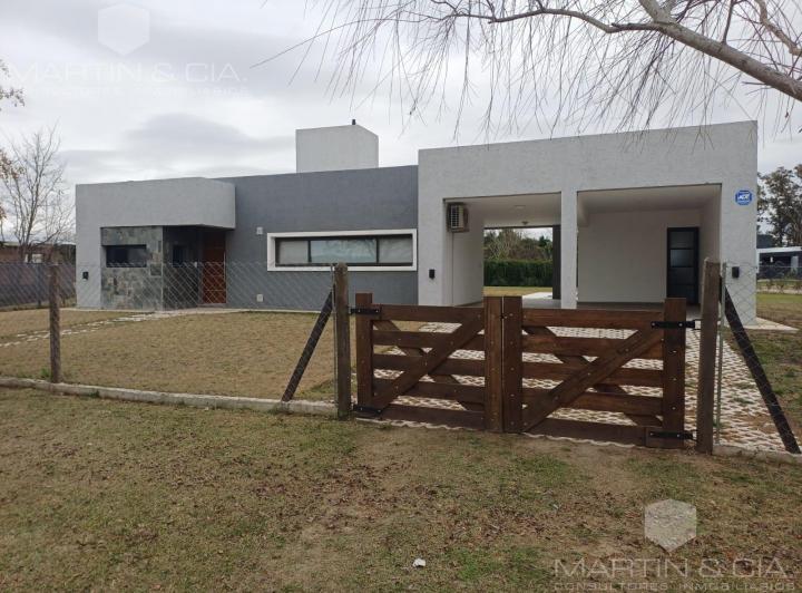 Casa · 206m² · 4 Ambientes · 2 Cocheras