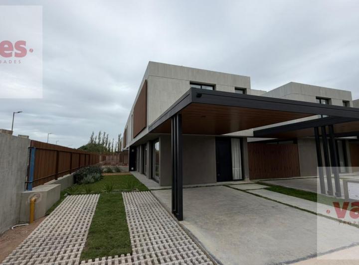 Casa · 170m² · 5 Ambientes · 2 Cocheras