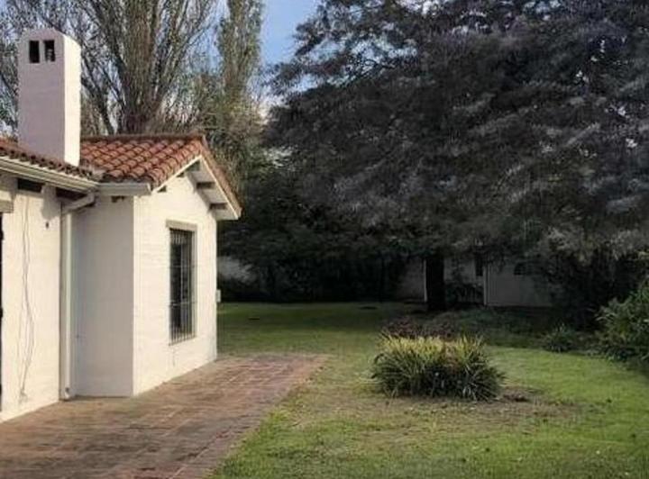 Casa · 396m² · 6 Ambientes · 3 Cocheras