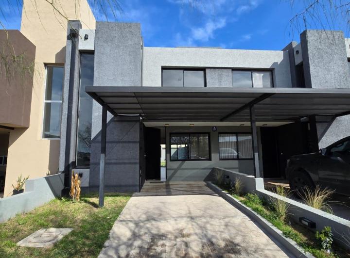 Casa · 155m² · 6 Ambientes · 2 Cocheras