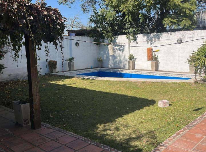 Casa · 329m² · 7 Ambientes · 2 Cocheras