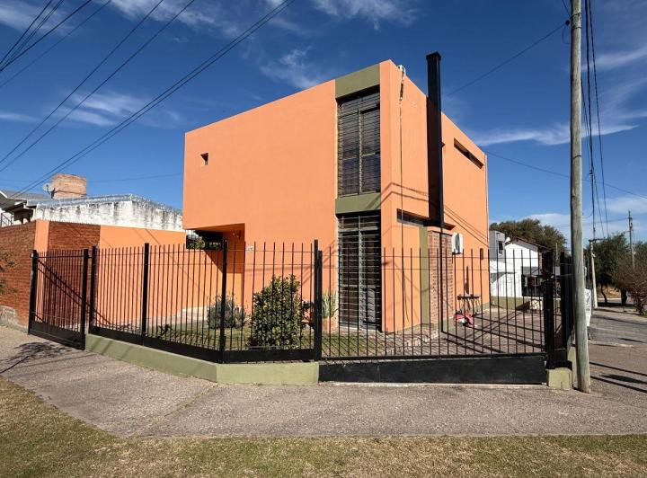 Casa · 120m² · 6 Ambientes · 3 Cocheras
