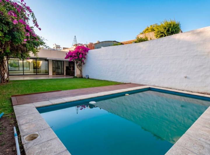 Casa · 256m² · 7 Ambientes · 1 Cochera