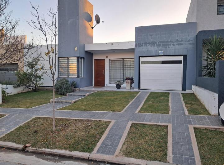 Casa · 132m² · 3 Ambientes · 1 Cochera