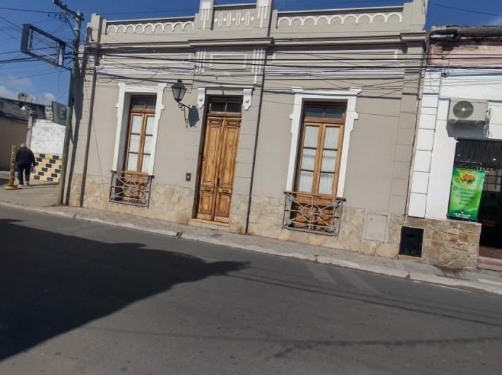 Casa · 240m² · 5 Ambientes