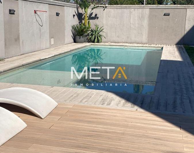 Casa · 360m² · 10 Ambientes · 4 Cocheras