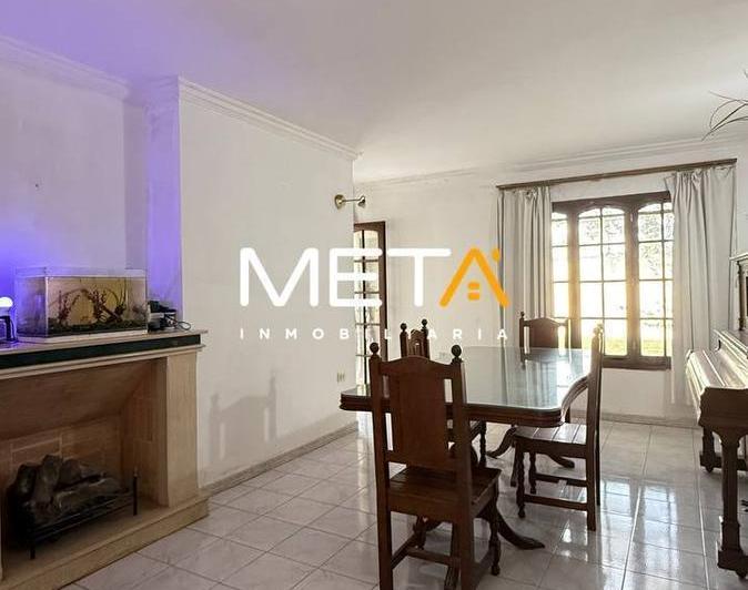 Casa · 250m² · 10 Ambientes · 2 Cocheras