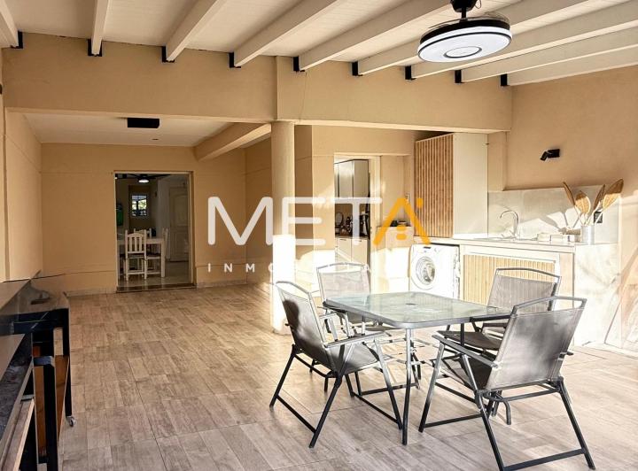 Casa · 79m² · 6 Ambientes · 2 Cocheras