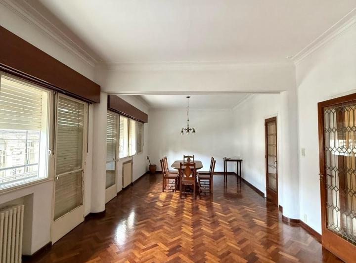 Casa · 190m² · 9 Ambientes · 2 Cocheras