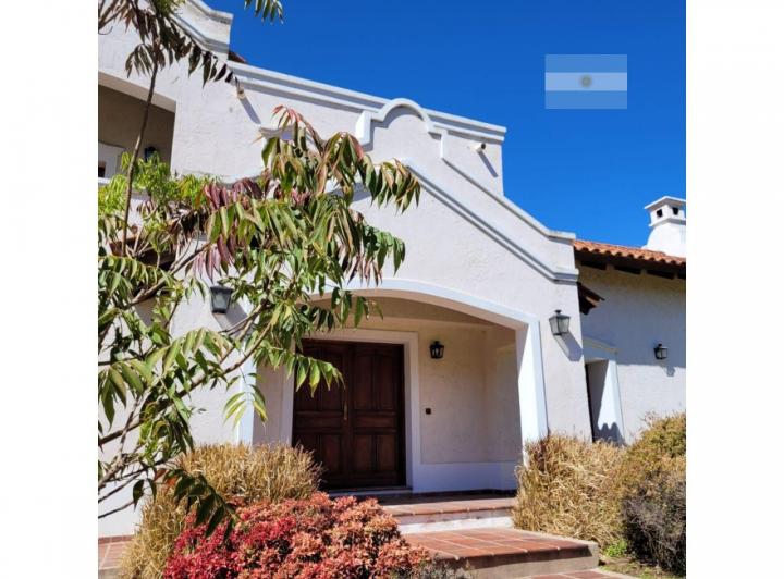 Casa · 475m² · 6 Ambientes · 2 Cocheras