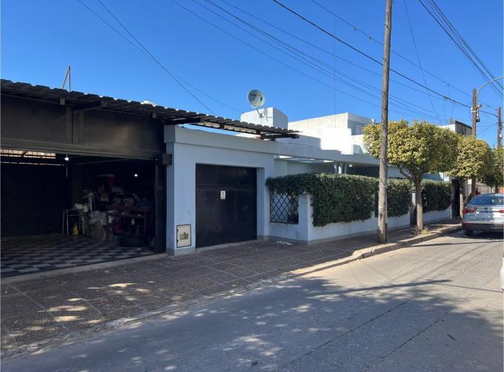 Casa · 300m² · 10 Ambientes · 1 Cochera
